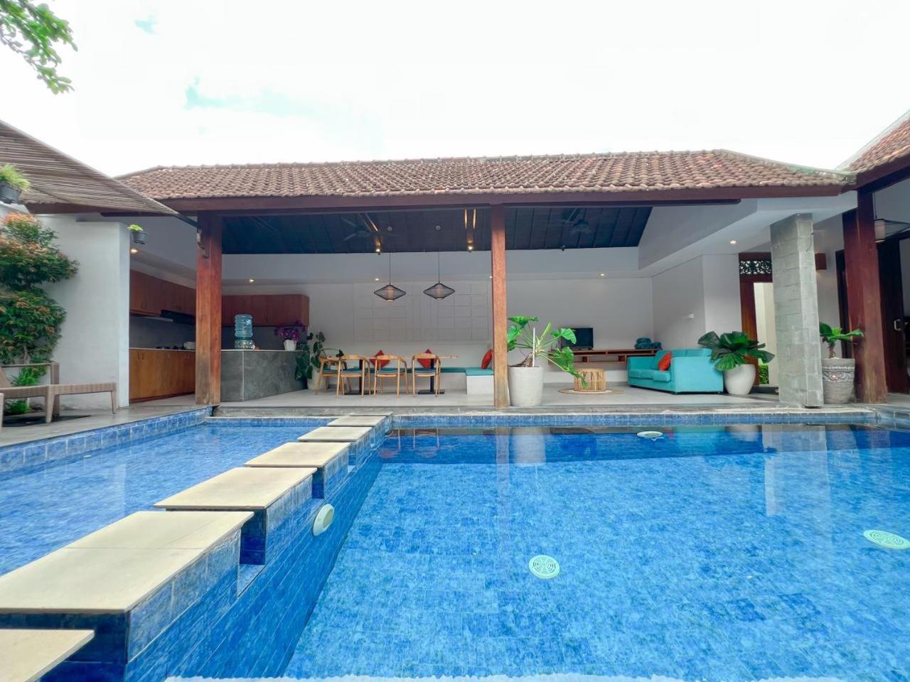 Apple Villa & Suite Seminyak Exterior foto