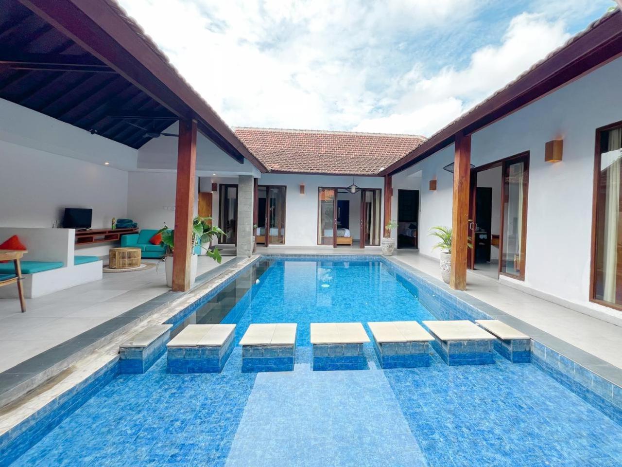 Apple Villa & Suite Seminyak Exterior foto