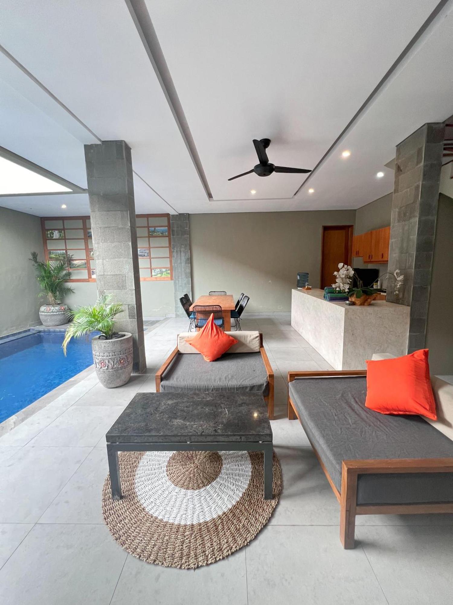 Apple Villa & Suite Seminyak Exterior foto